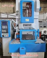 شیپینگcnc-SYKES GENETRON(4AXES)-سال ساخت۲۰۱۵- 
ساخت کشور انگلیس(اطلاعات ثبت شده از سایت جهان ماشین میباشد(www.jahanmashin.com ))